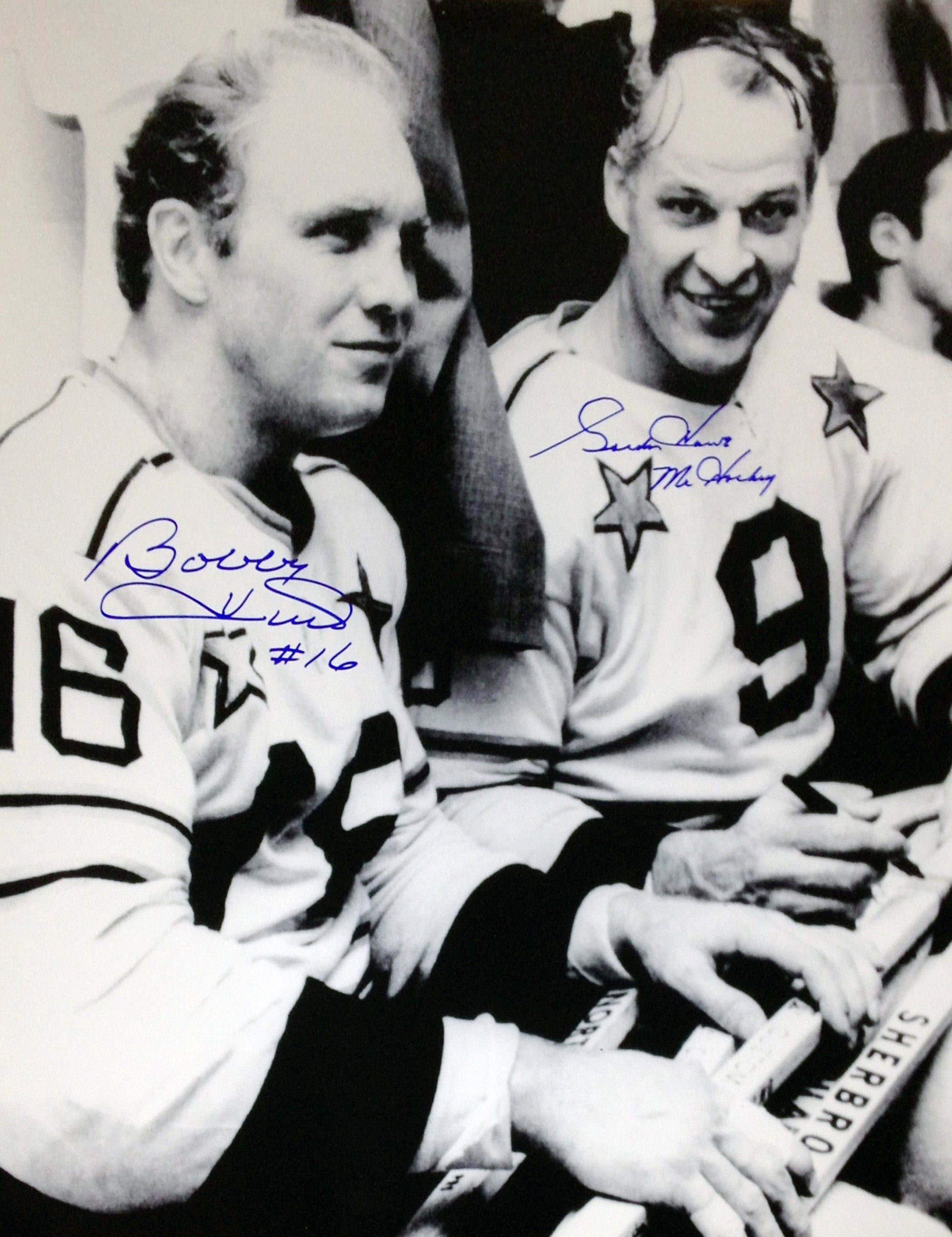 BOBBY HULL & GORDIE HOWE DUAL?SIGNED 11X14 PHOTO – CHICAGO BLACKHAWKS & DETROIT RED WINGS NHL AUTOGRAPH (14" X 11") – AUTOGRAPHED MEMORABILIA DISPLAY – AUTHENTIC SIGNED COLLECTIBLE
